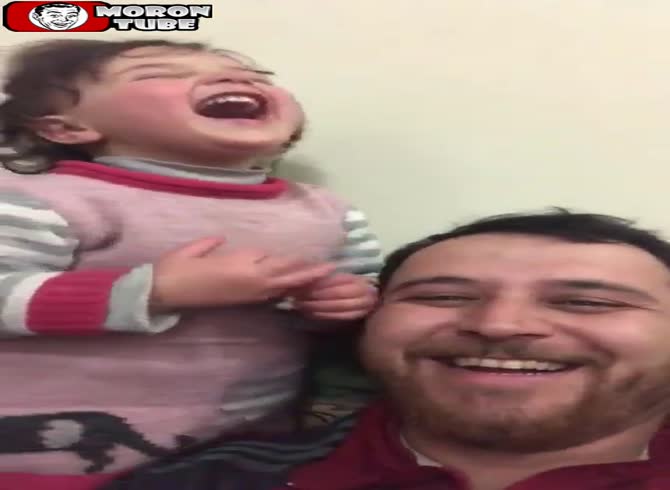 Video :He educates his family to laugh throughout the airstrikes (Syria) so they won't be afraid